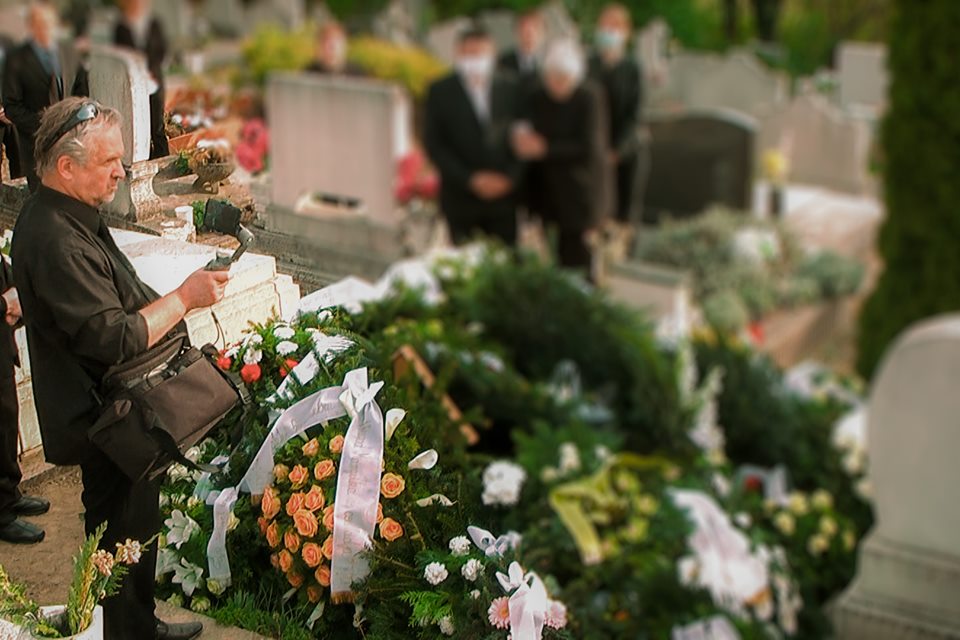 Online temetés közvetítés? - Riport