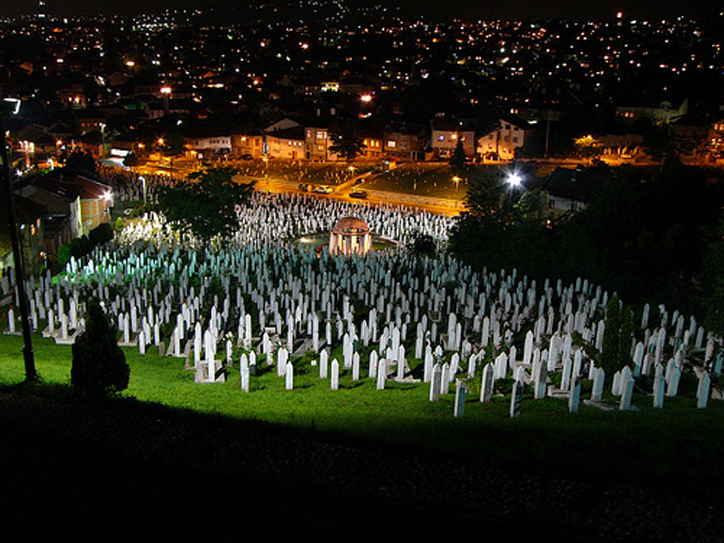 Emelkedhet a koporsós és urnás temetés ára Budapesten