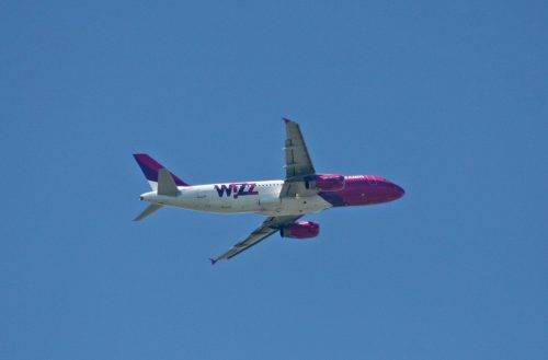 A WizzAir magára hagyta az utasokat Párizsban