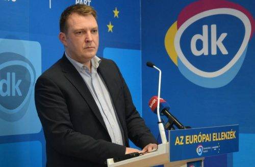 DK: a kormány a piacinál magasabb energiadíjakat vetne ki az átlagnál többet fogyasztókra