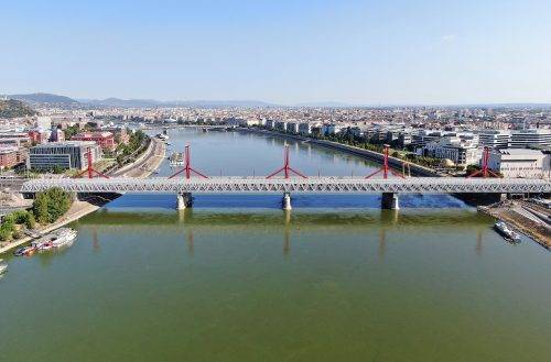Vitézy: Kelet- és Nyugat-Európát is összeköti a megújult vasúti Duna-híd